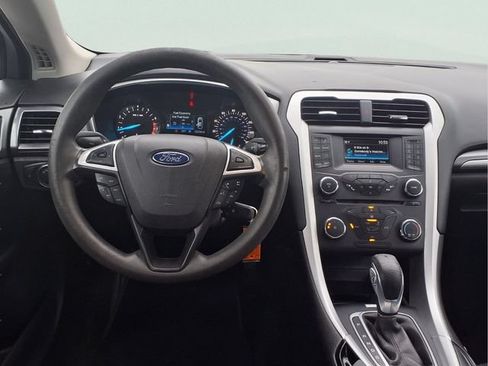 Used 2016 Ford Fusion SE FWD image 4