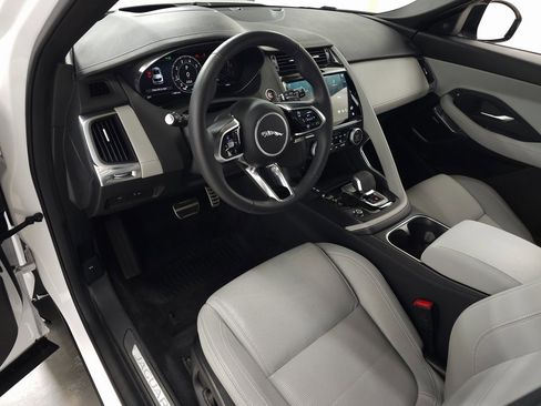 Used 2024 Jaguar E-PACE R-Dynamic SE image 17