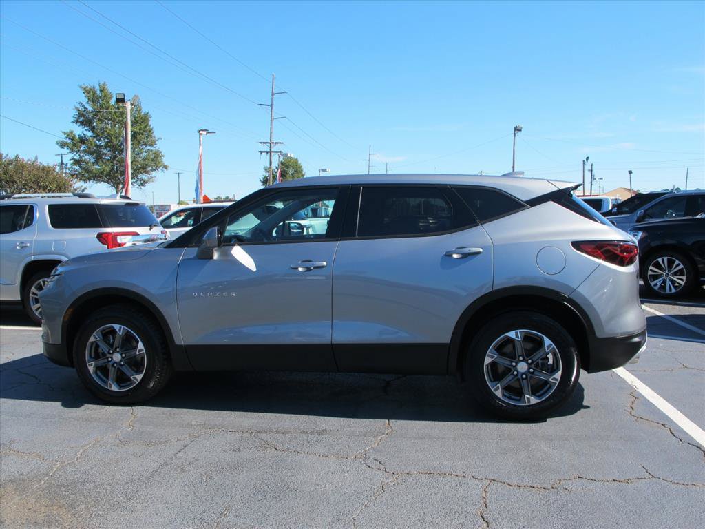 Used 2025 Chevrolet Blazer LT FWD image 6