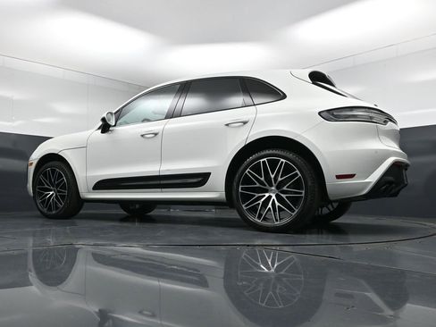 Used 2025 Porsche Macan AWD/4WD image 22