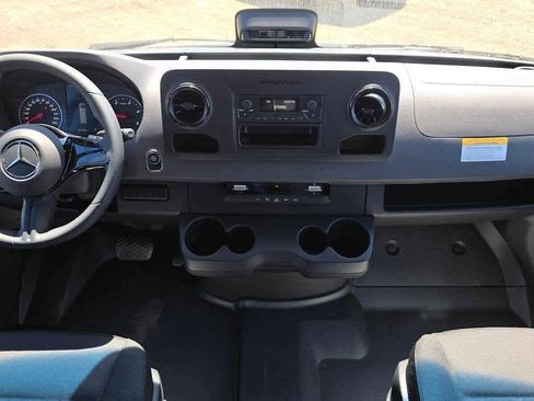 Used 2025 Mercedes-Benz Sprinter 2500 image 17