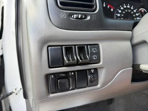 Used 2002 Chevrolet Tracker LT RWD image 22