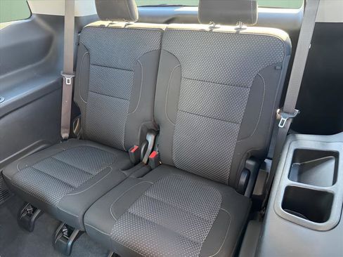 Used 2023 GMC Acadia SLE w/ Driver Convenience Package image 17