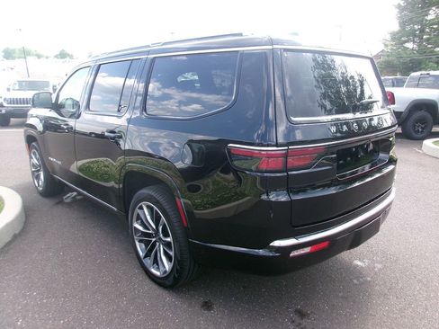 Certified 2024 Jeep Wagoneer Series III w/ Premium Group I AWD/4WD image 4