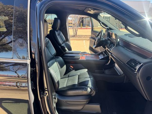 Used 2020 Lincoln Navigator 2WD image 17