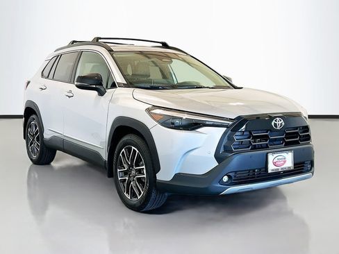Used 2026 Toyota Corolla Cross XLE AWD/4WD image 3