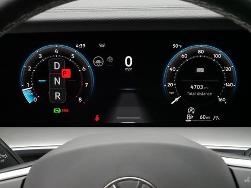 Certified 2025 Volkswagen Tiguan SE AWD/4WD image 21