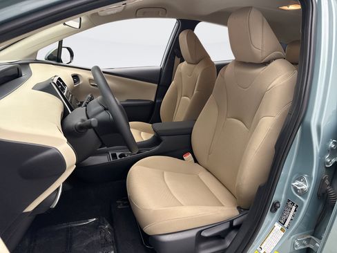 Used 2019 Toyota Prius LE image 11