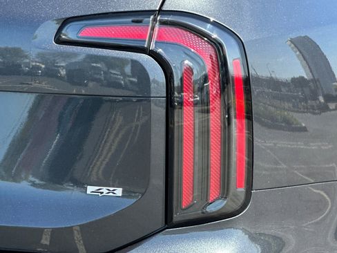 Used 2024 Kia Telluride EX image 54