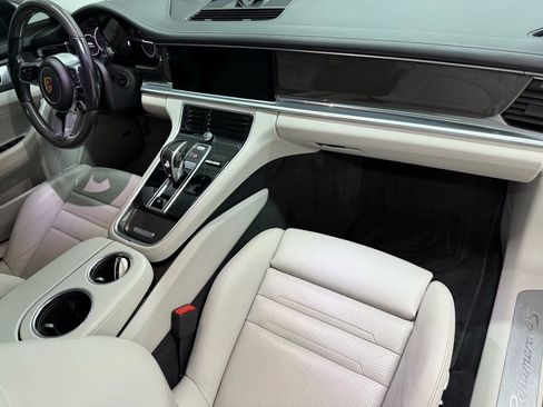 Used 2018 Porsche Panamera 4S image 10
