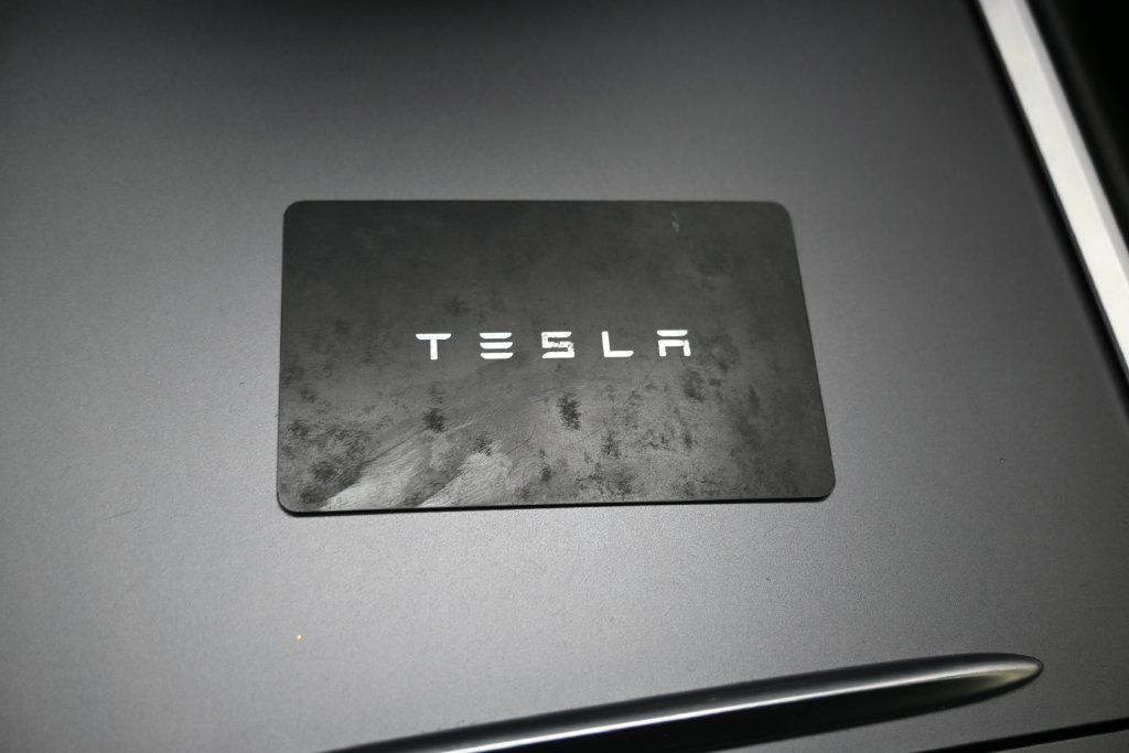 Used 2021 Tesla Model Y Long Range AWD/4WD image 34