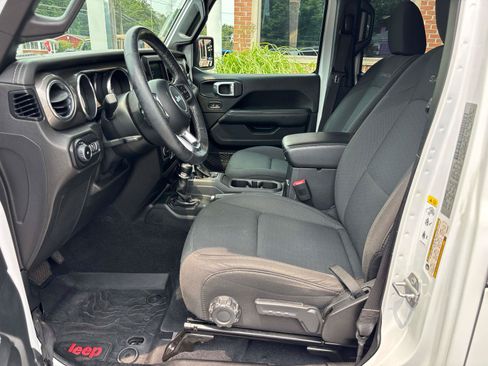 Used 2019 Jeep Wrangler Unlimited Sahara w/ Cold Weather Group AWD/4WD image 7