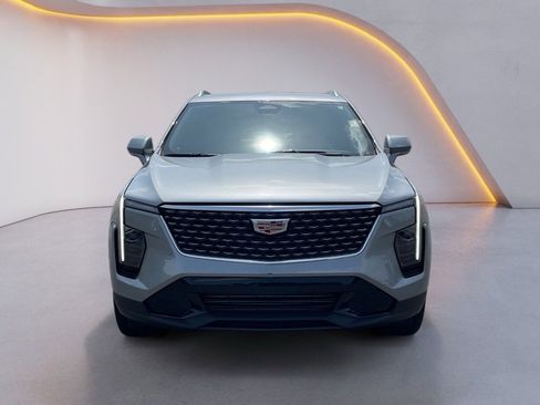 Used 2024 Cadillac XT4 Premium Luxury image 2