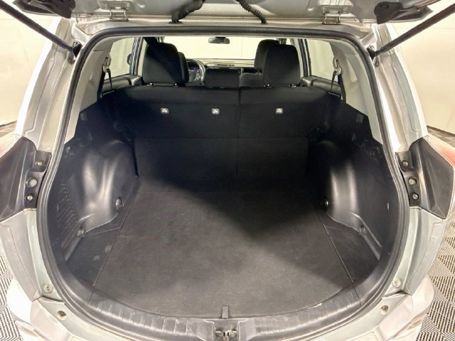 Used 2018 Toyota RAV4 XLE FWD image 33