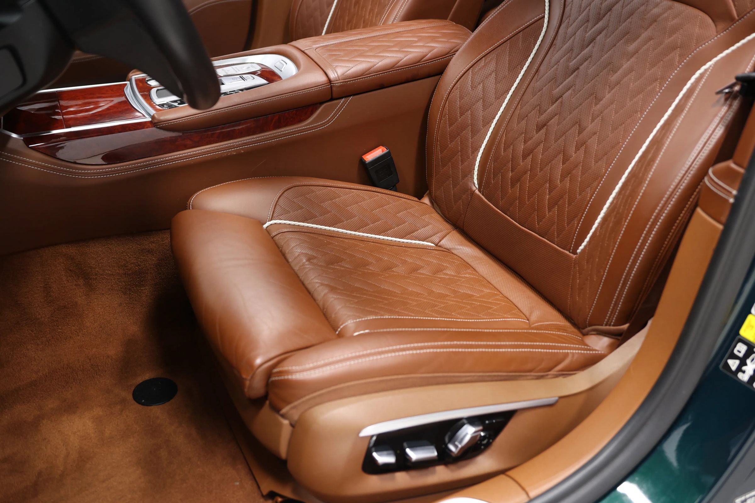 Used 2022 BMW ALPINA B7 xDrive w/ Luxury Rear Seating Package AWD/4WD image 23