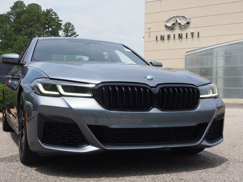 Used 2022 BMW 540i xDrive w/ M Sport Package AWD/4WD image 2