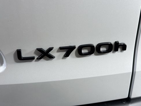 New 2026 Lexus LX 700h Luxury image 22