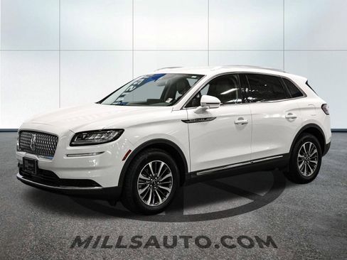 Used 2022 Lincoln Nautilus AWD w/ Premium Package image 2