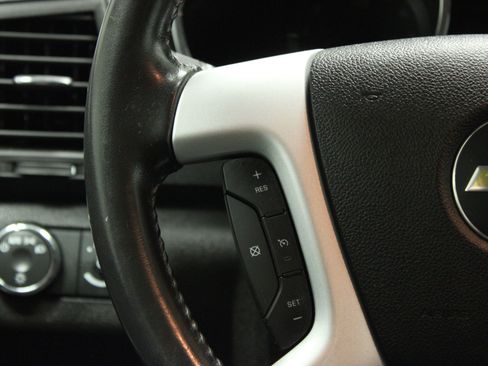 Used 2012 Chevrolet Traverse LT FWD image 21