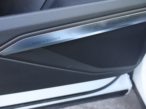 Used 2021 Audi e-tron Premium Plus w/ Premium Plus Package image 17