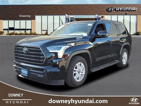 Used 2025 Toyota Sequoia SR5 image 1