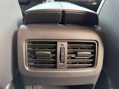 Used 2025 Nissan Rogue S image 32