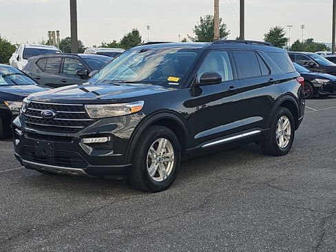 Used 2023 Ford Explorer XLT w/ Equipment Group 202A AWD/4WD image 16