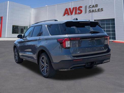 Used 2025 Ford Explorer ST-Line w/ ST-Line Street Pack AWD/4WD image 9