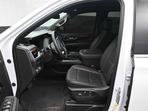 Used 2025 GMC Yukon XL Denali AWD/4WD image 30