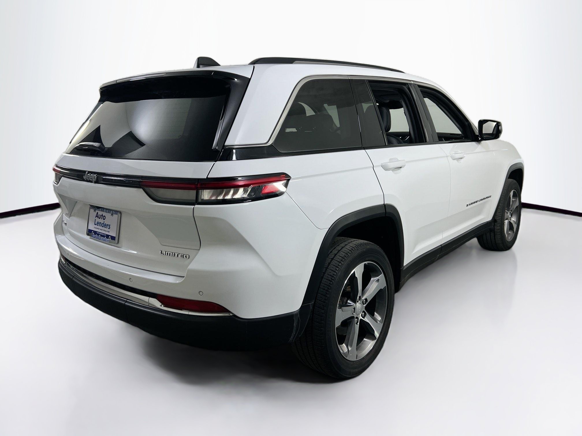 Used 2023 Jeep Grand Cherokee Limited AWD/4WD image 5