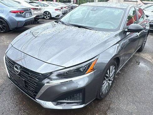 Used 2024 Nissan Altima 2.5 SV FWD image 1