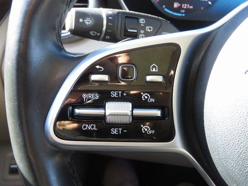 Used 2021 Mercedes-Benz GLC 300 4MATIC image 23