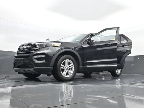 Used 2023 Ford Explorer XLT w/ Equipment Group 202A AWD/4WD image 35