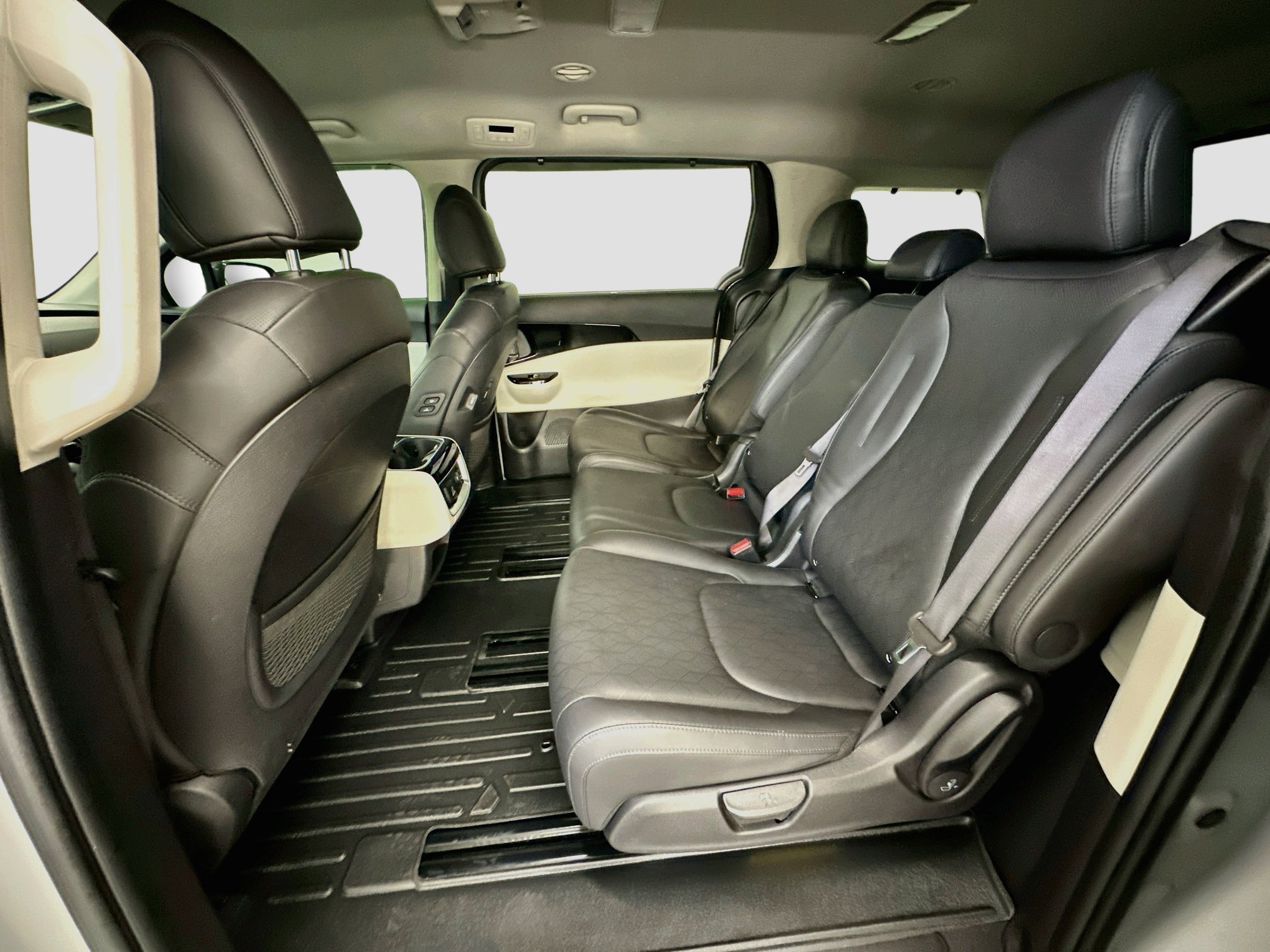 Used 2024 Kia Carnival SX FWD image 29