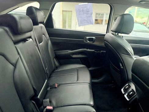 Certified 2022 Kia Sorento S w/ Panoramic Sunroof Package image 4