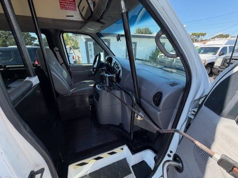 Used 2001 Ford E-350 and Econoline 350 Extended Super Duty image 17