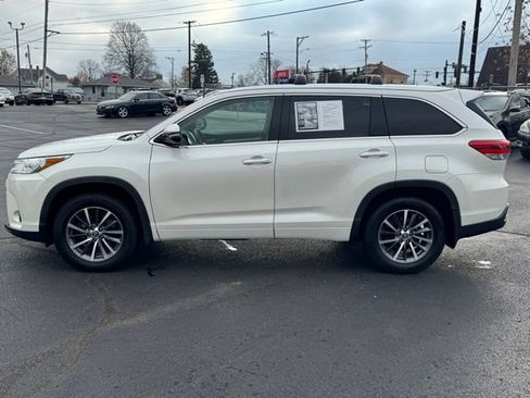 Used 2017 Toyota Highlander XLE image 4