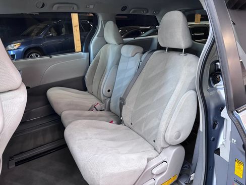 Used 2014 Toyota Sienna LE FWD image 20