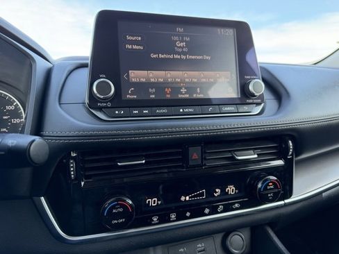 Used 2021 Nissan Rogue SV image 24