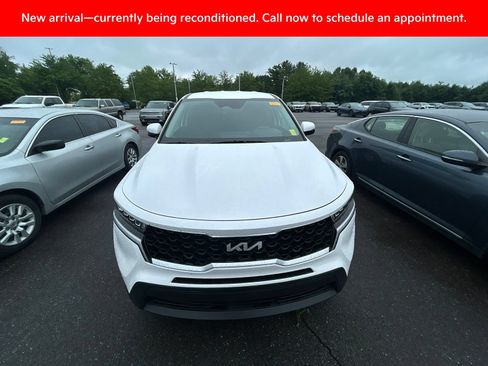 Used 2023 Kia Sorento LX AWD/4WD image 1