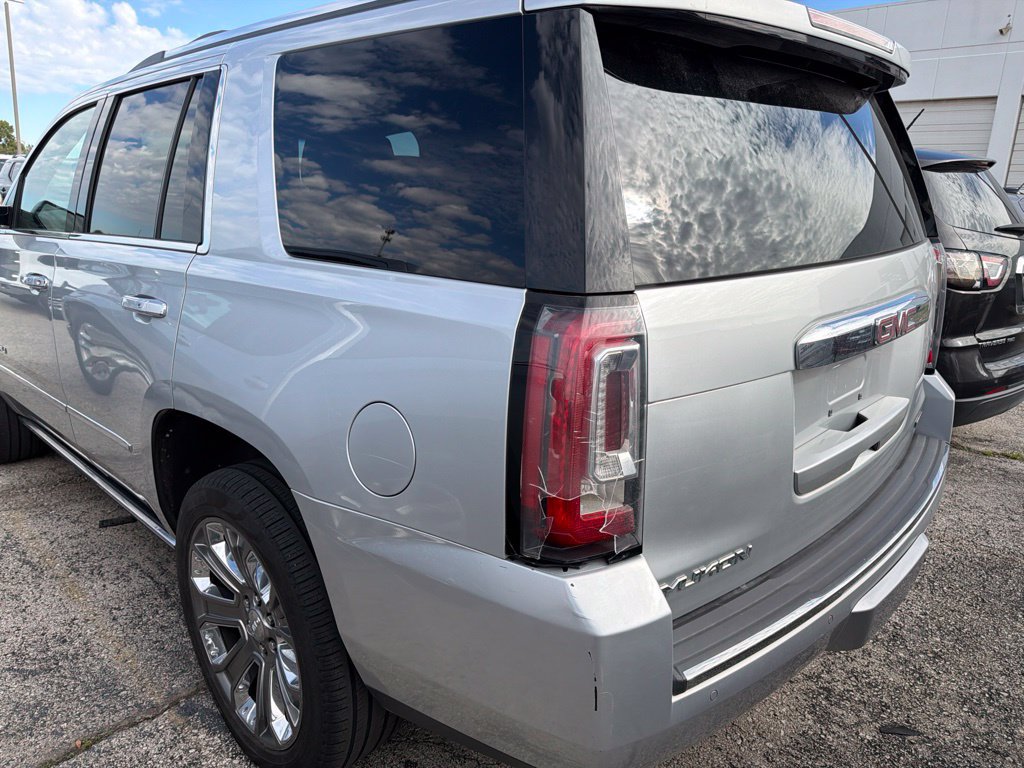 Used 2015 GMC Yukon Denali w/ Premium Package AWD/4WD image 4