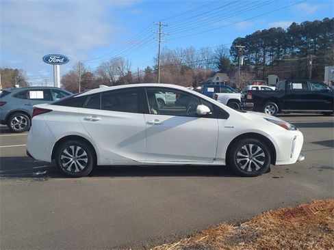 Used 2019 Toyota Prius XLE image 14