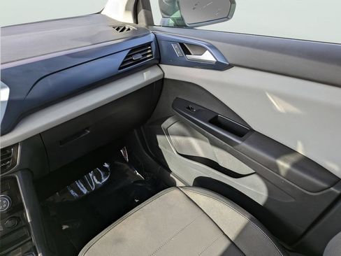 Certified 2023 Volkswagen Taos SE w/ Black Wheel Package FWD image 14