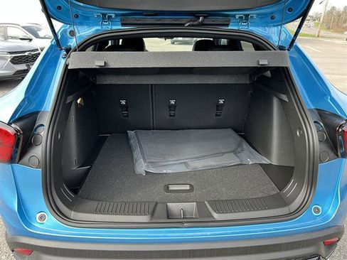 New 2026 Chevrolet Trax RS w/ Sunroof Package FWD image 5