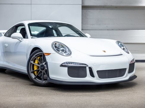Used 2014 Porsche 911 GT3 w/ Sound Package Plus RWD image 15