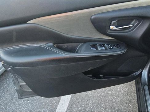 Used 2015 Nissan Murano SV w/ Premium Package image 10