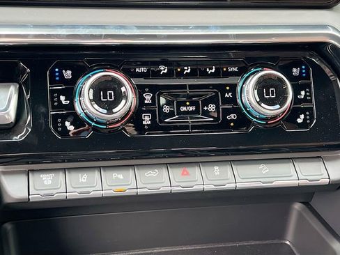 New 2026 GMC Sierra 2500 Denali Ultimate AWD/4WD image 11