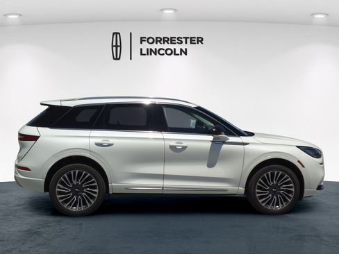 Used 2022 Lincoln Corsair AWD w/ Equipment Group 101A image 2