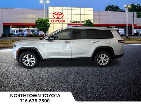 Used 2023 Jeep Grand Cherokee L Limited AWD/4WD image 2