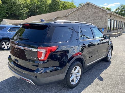 Used 2017 Ford Explorer XLT w/ Equipment Group 202A AWD/4WD image 5